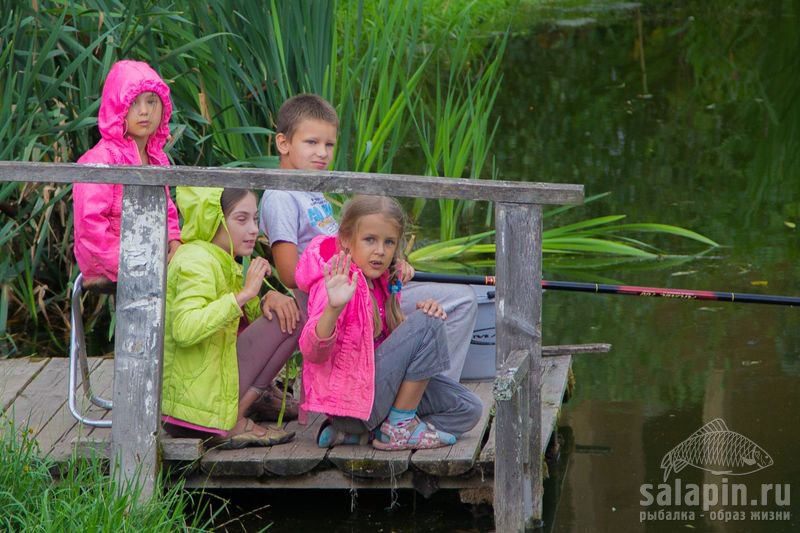 Чуть поучил детей ловить рыбку))))