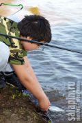 Молодежь обучалась правильному обращению с пойманной рыбой