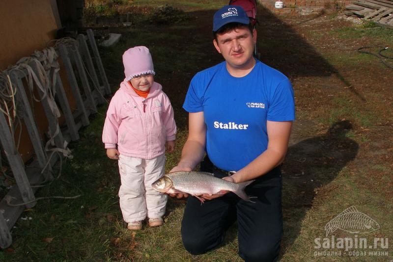 Дочурка тоже рыбу любит. Возможно и ловить.