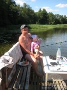 Рыбачим с дочкой.:)