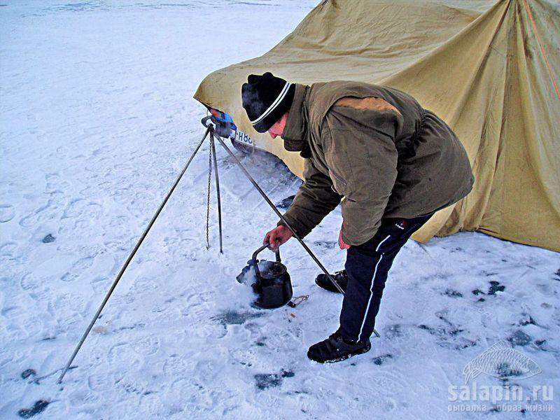 На паяльной лампе чайник закипит в любой мороз.