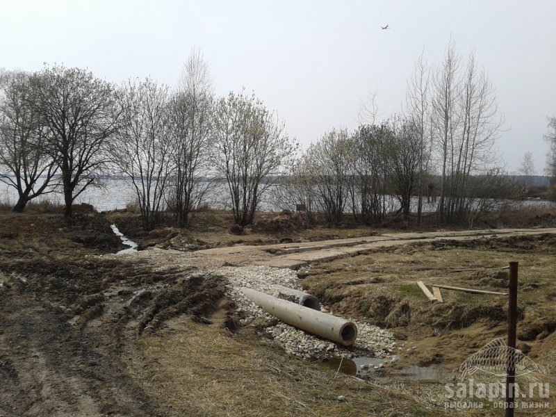 Прошвырнулись от д Чиверево (Клязьменское водохранилище)и по каналу в сторону Пиаловского водохранилища, рыбу не ловили, цель была посматреть где новые заборы выросли. По пути попались пару спинингистов и фидерист, народу почти нет на берегу, основная масса со строны Новосельцево шашлыками занимается...Фото много жаль все не влазят.В д Чиверево шлакбаумы с сикюрити, думал что даже без машины не пустят, но пустили, и пошли мы к воде, ну а дальше за шлагбаумами и колитками выйдя к воде уже было не так стремно... подправил извинитеУ Жостово у карьера можно проехать к каналу, видели  как девятка проехала,там 2 дороги одна разкатанная квадроциклами вторая нормальная, в Чиверево у церкви можно тоже выйти только машину где кинуть хз, тоже самое если идти в деревню...