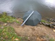 Даже во-время рыбалки тубус работает в качестве подпорки для крепления зонта)))
