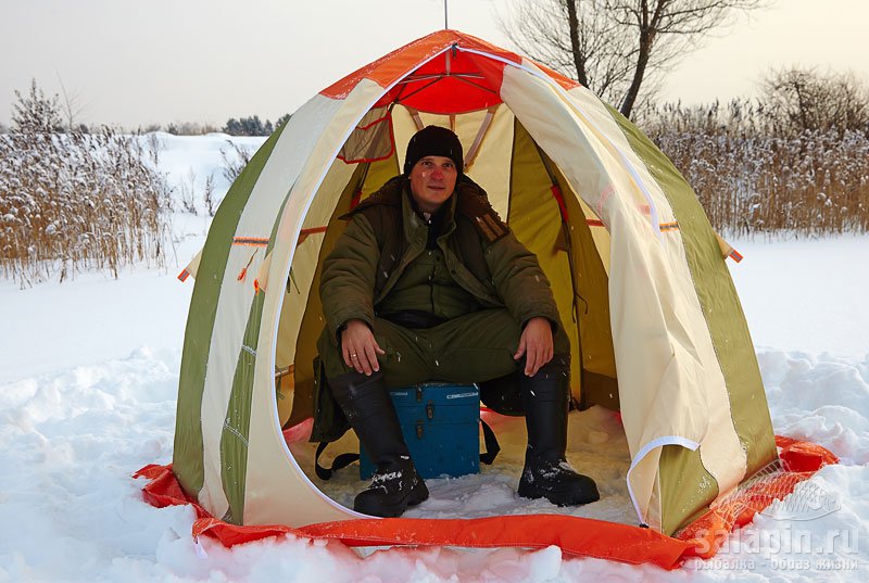 Зимняя рыбалка в палатке. Зимняя палатка Нельма. Палатки рыболовные Нельма. Рыбалка в палатке зимой. Палатка для зимней рыбалки внутри.