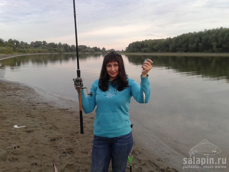 Наталья тоже поймала свою рыбу